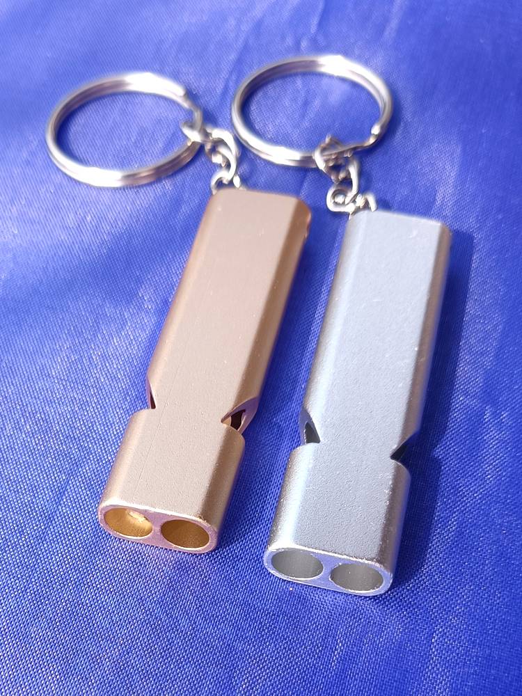 Outdoor travel mountaineering life mouth whistle training high -frequency treble referee whistle survival equipment survival dual -hole explosion sound
