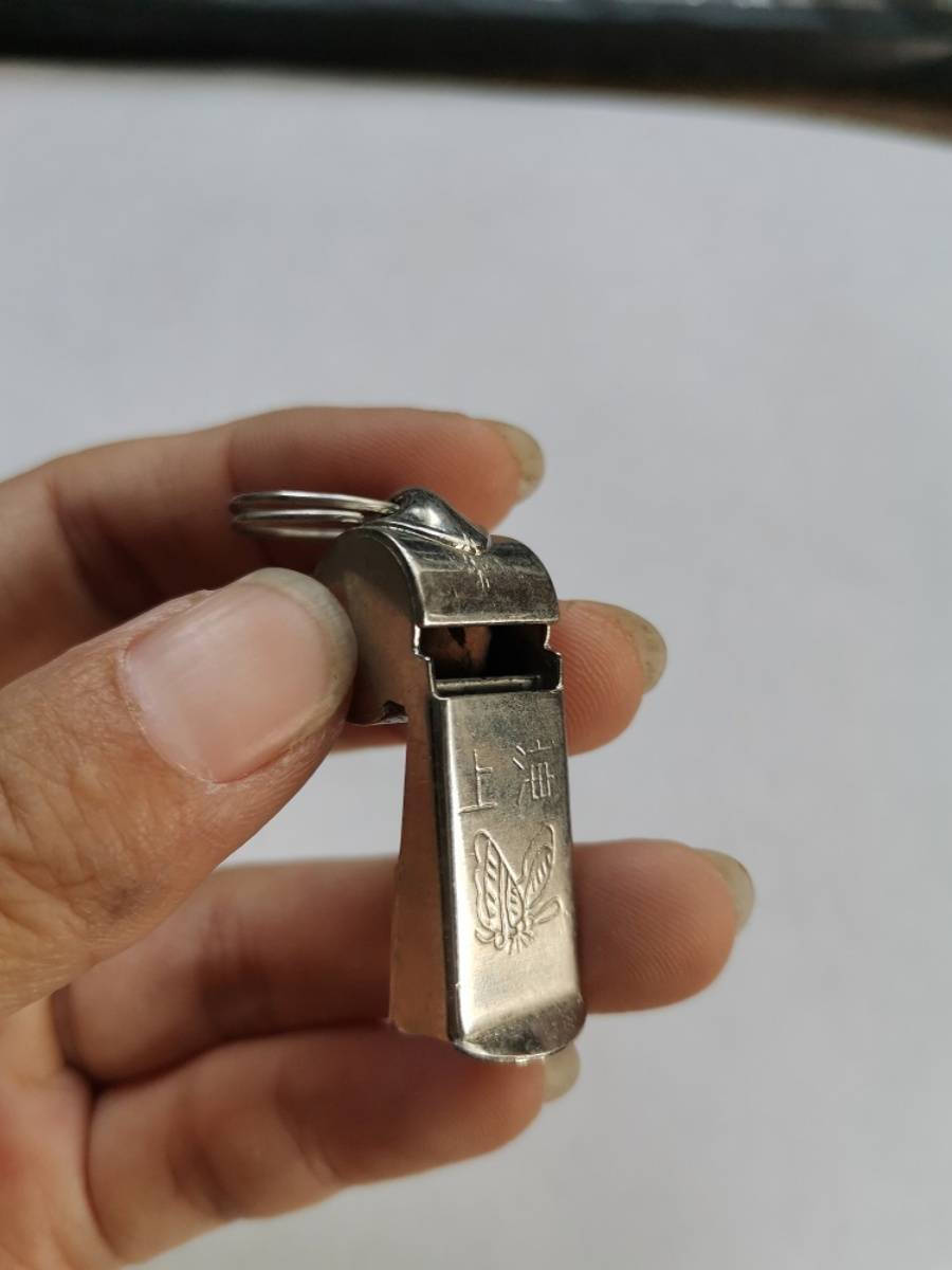 80 90s Inventory old goods new butterfly brand small high -frequency copper whistle pure color referee used outdoor whistle