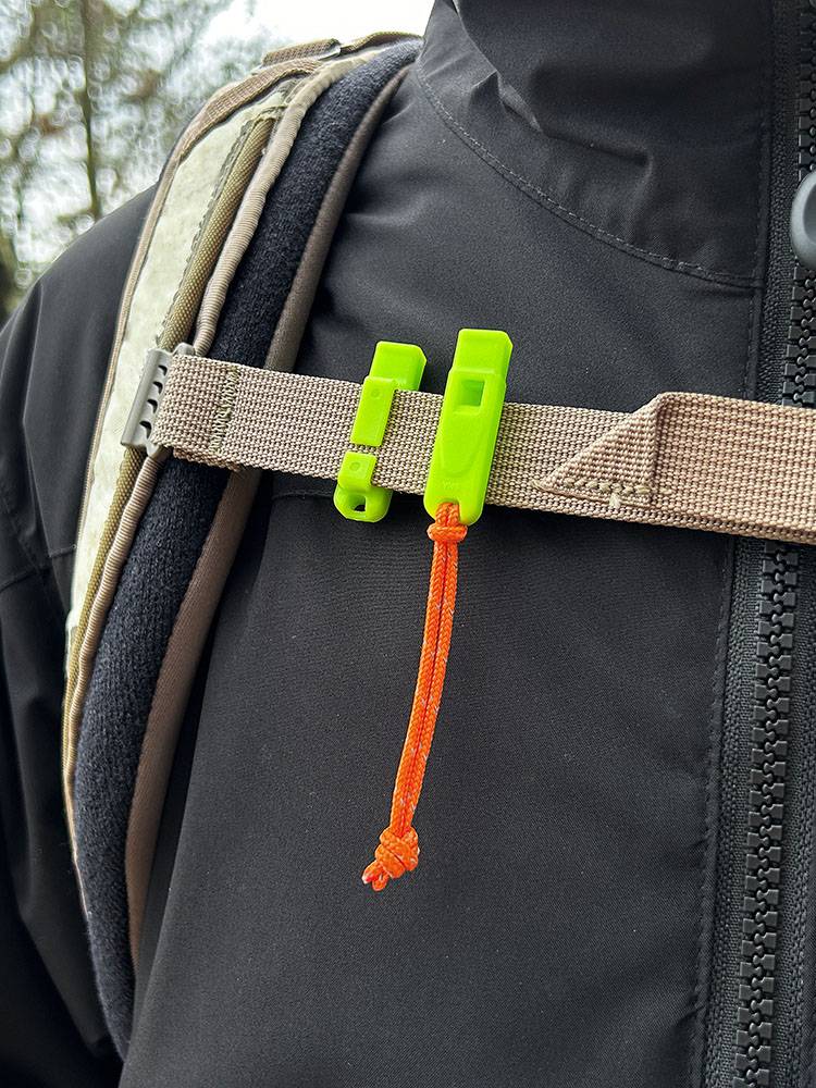 Outdoor mini -survival whistle Wild life -saving whistle plastic zipper head high decibel emergency equipment seeking help signal