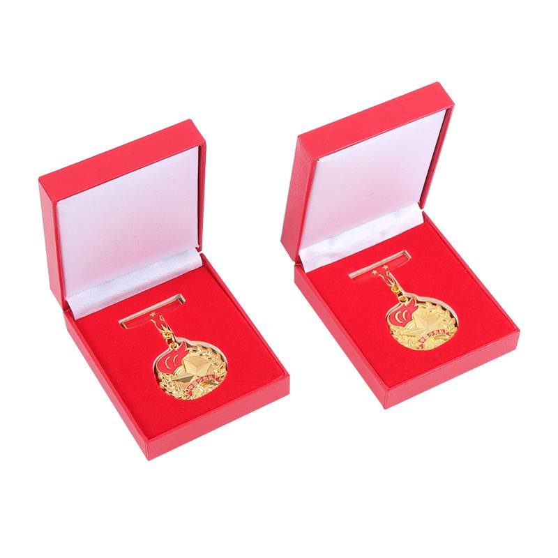 Shao Pioneer Red Scarf Medal One Star Two -Star Samsung Four -Star Five -Star zinc A zinc alloy anti -rust non -fading gift box