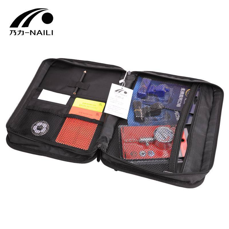 a training kit for the flag bag for the air-pressure match on a red-and-yellow table picker for the referee football kita