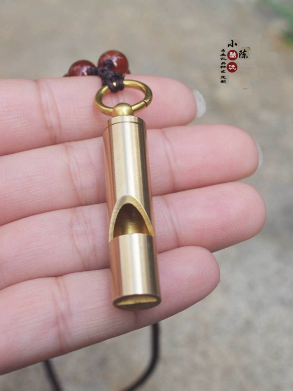 Creative pure copper whistle Children's outdoor demand high -frequency explosive whistle pendant necklace referee whistle can customize logo