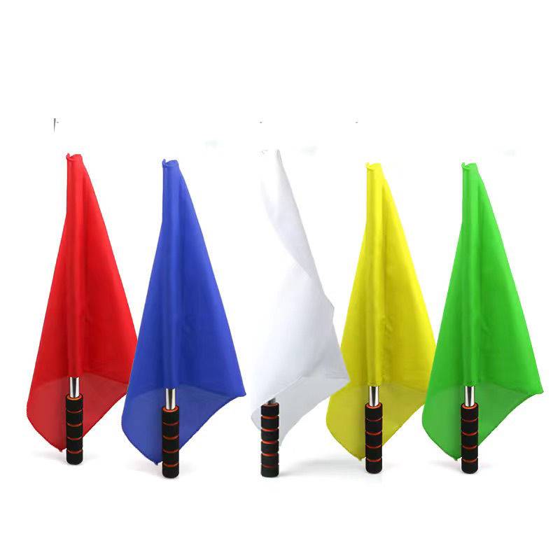 The flag of the referee commands the flag of the train, the flag of the road and the flag of the road patrol, and the flag of the flag red and white