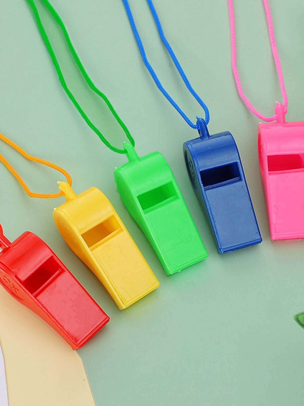 Children's color mixed -match plastic whistle toy World Cup Fans Gusty Come Come on Survival Judgment Whistle