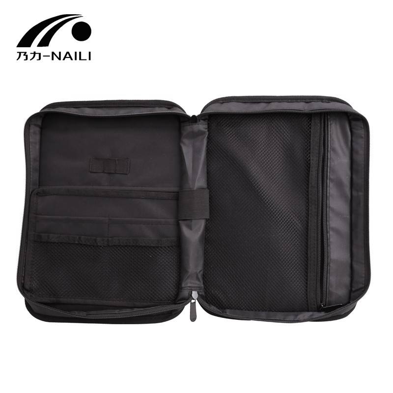 The referee's soccer bag, the referee's kit, the referee's red and yellow air pressure table picker