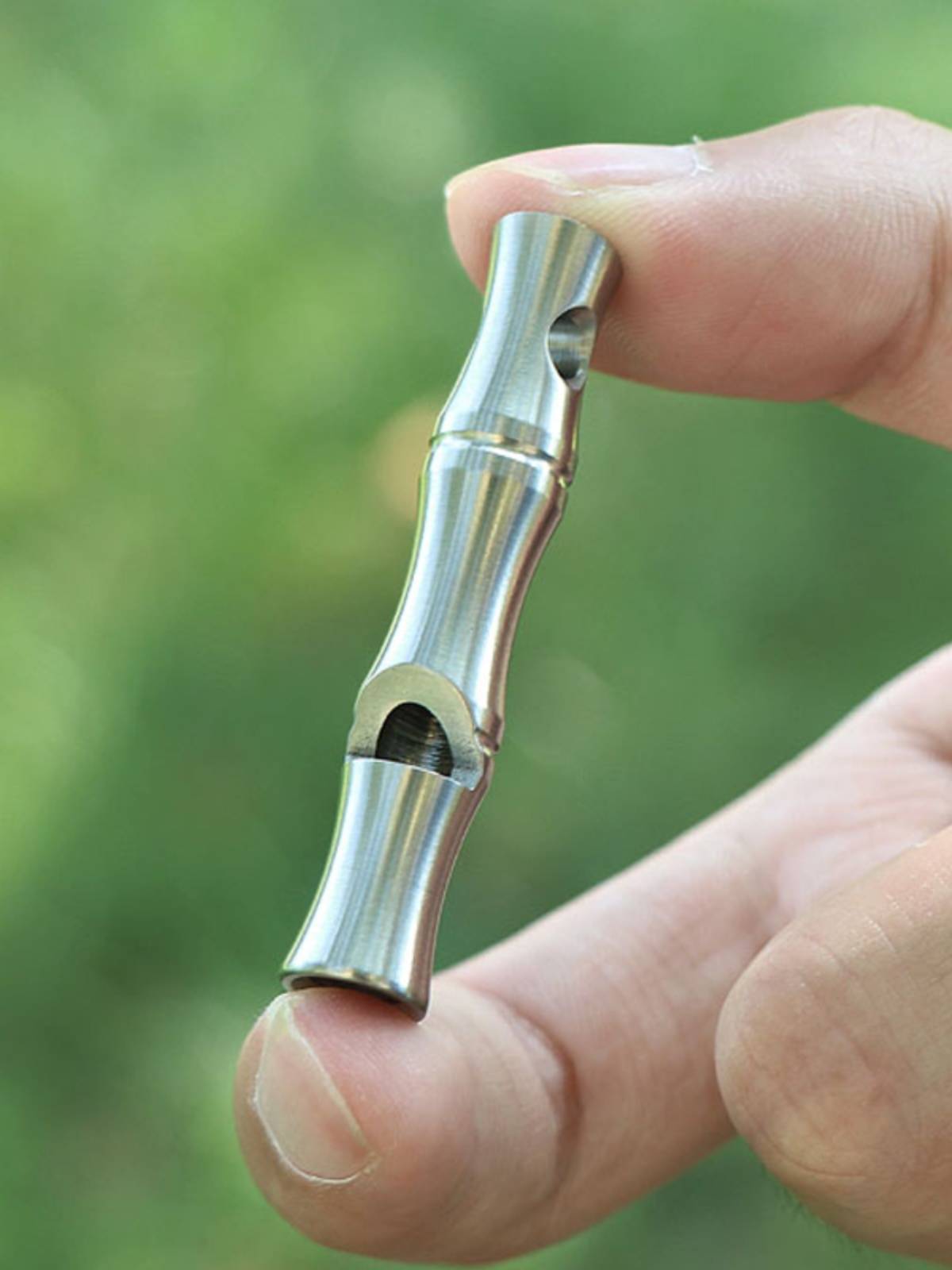 Outdoor explosive high -frequency titanium alloy whistle seeking stainless steel mouth whistle referee contest tweeter life whistle