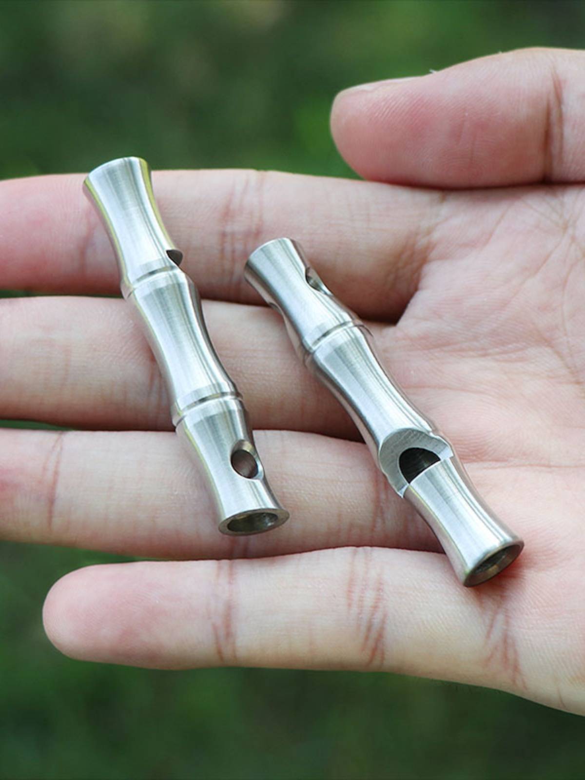 Outdoor explosive high -frequency titanium alloy whistle seeking stainless steel mouth whistle referee contest tweeter life whistle