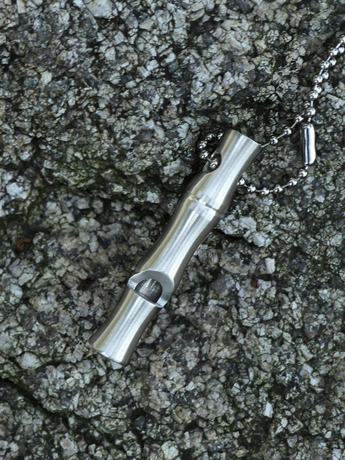Outdoor explosive high -frequency titanium alloy whistle seeking stainless steel mouth whistle referee contest tweeter life whistle