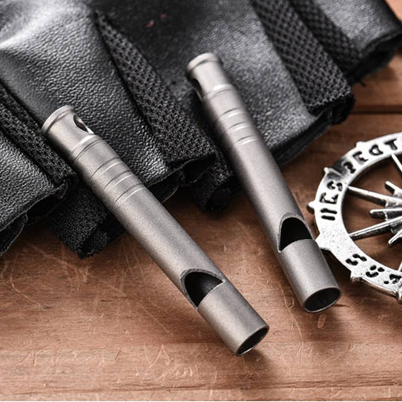 All -titanium alloy single -tube explosive sound mouth whistle referee whistle 120 decibel high decibel outdoor outdoor sequential whistle mini portable