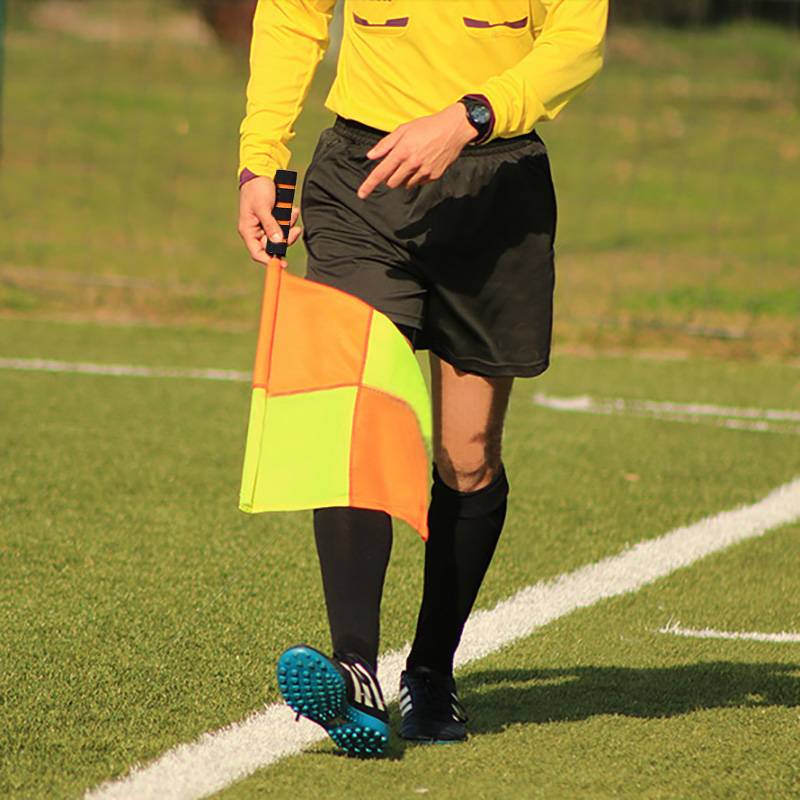 The flag of the football referee commands the flag of the red and green traffic signal, the flag of the red and white flag commands the flag of the flag of the flag on the side of the flag
