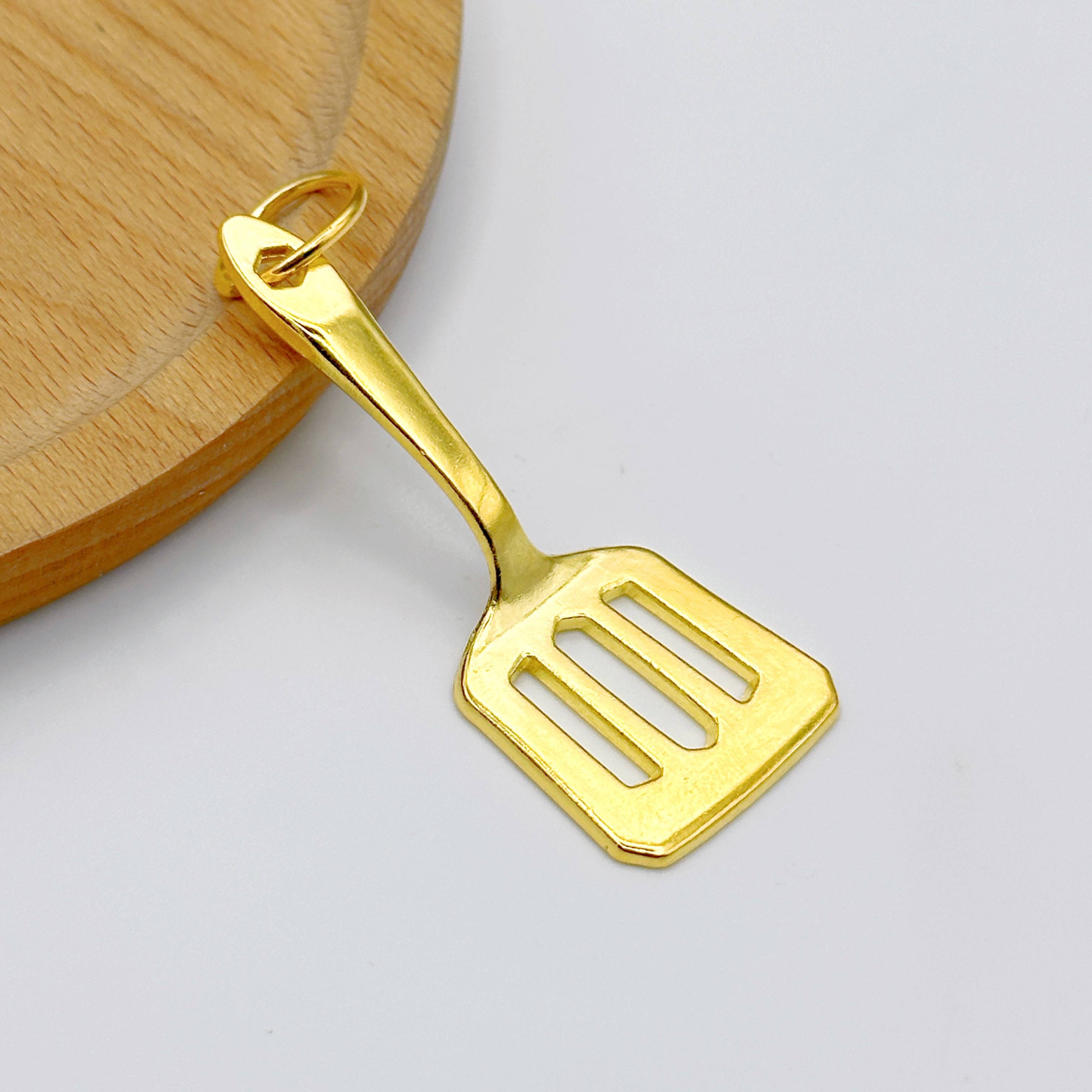 Gold shovel keychain 1 pendant 1