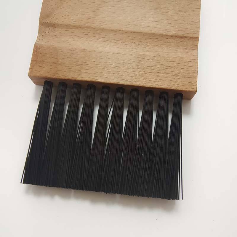 Professional baseball franchise referee brushing the home base brush rubber floor mats of the three -piece set of referee supplies training