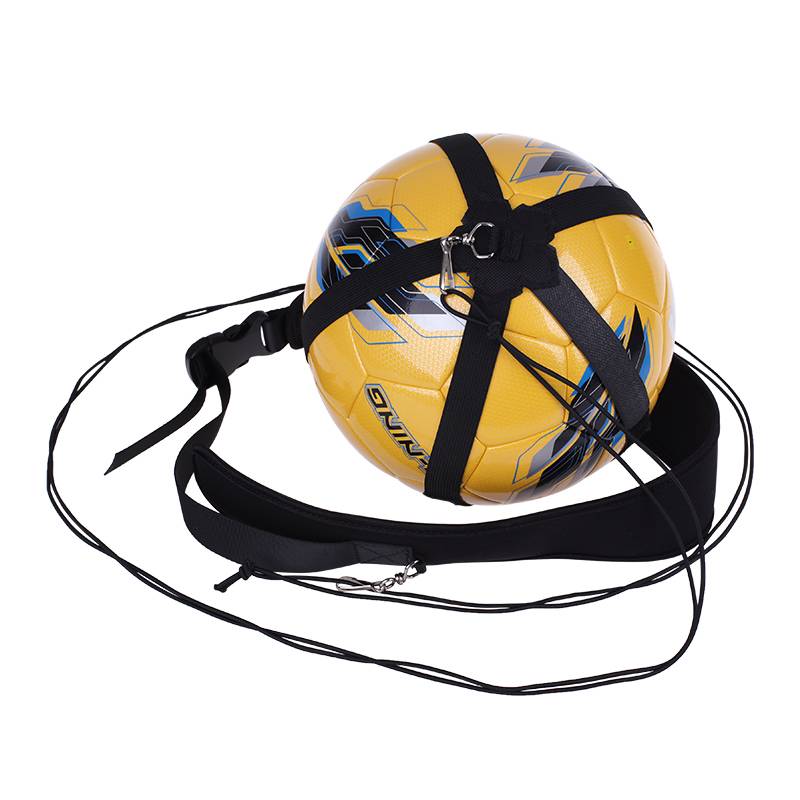 Soccer training for ball-playing condensers with ball-playing aid for adult children