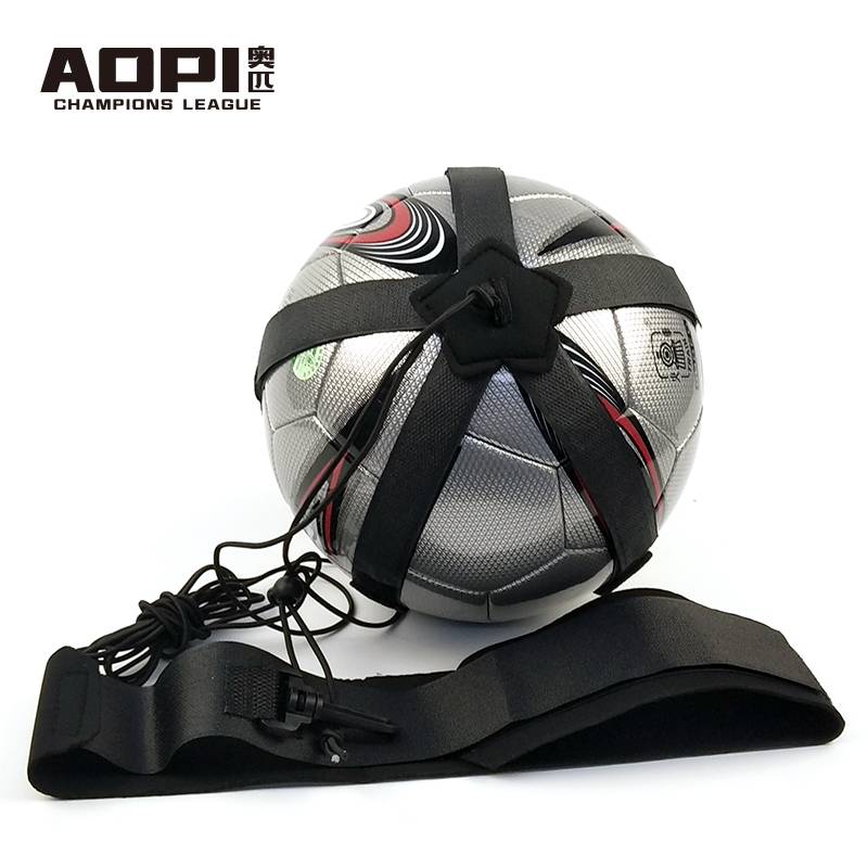 A ball-and-ball-showed football-trained game-control equipment for primary and secondary school children tied to their backs and bounced back