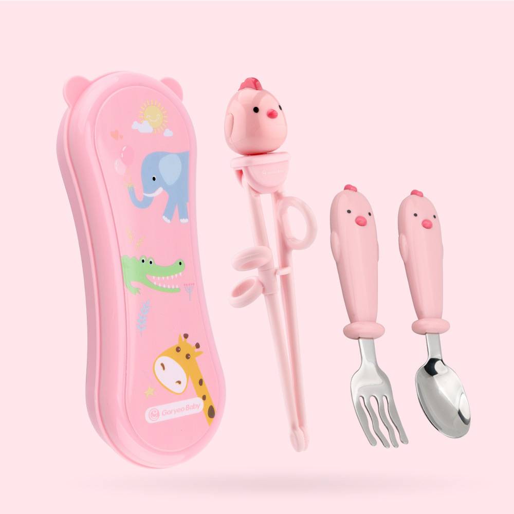 Pink chicks learn four pieces of chopsticks