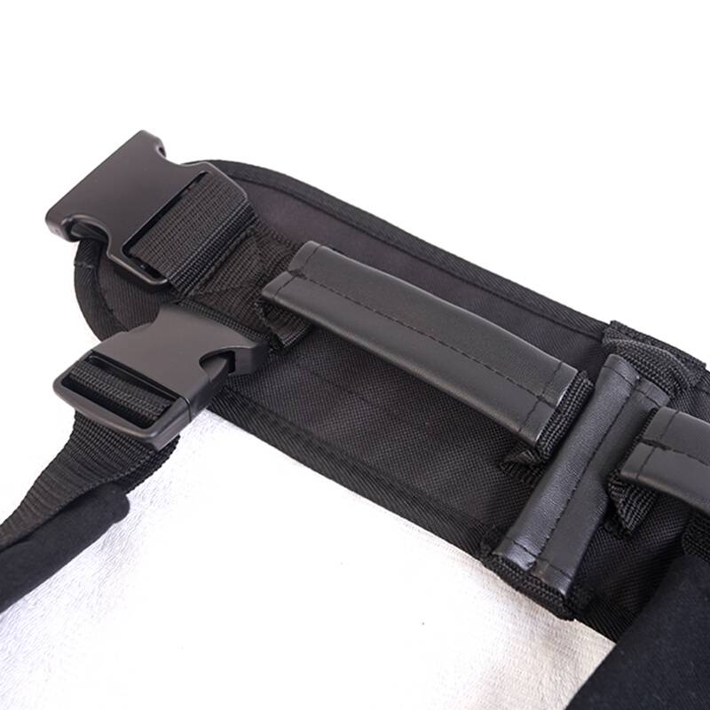 The old man gets up the auxiliary career care transfer and the waist bands the elderly to move the belt to help the chest torture training the belt