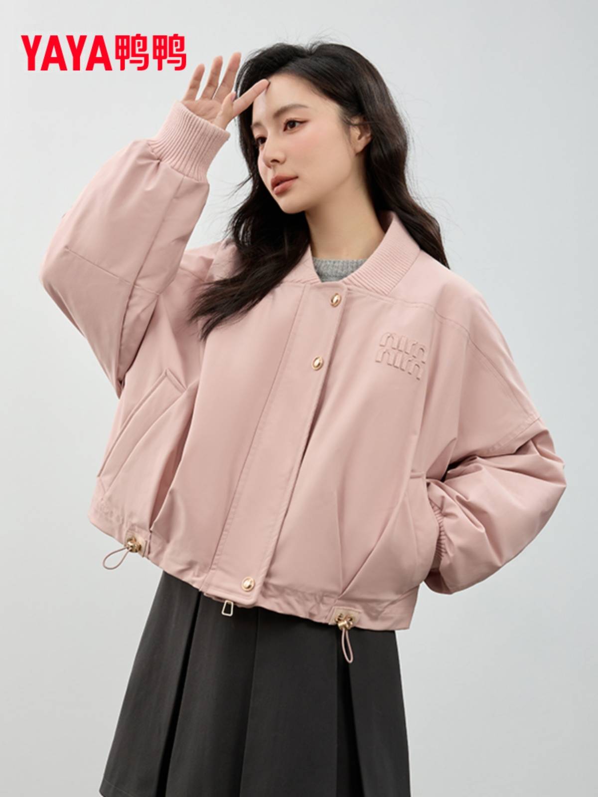 Duck duck in the morning of 2024 with a new velvet dress and a short, loose baseball coat