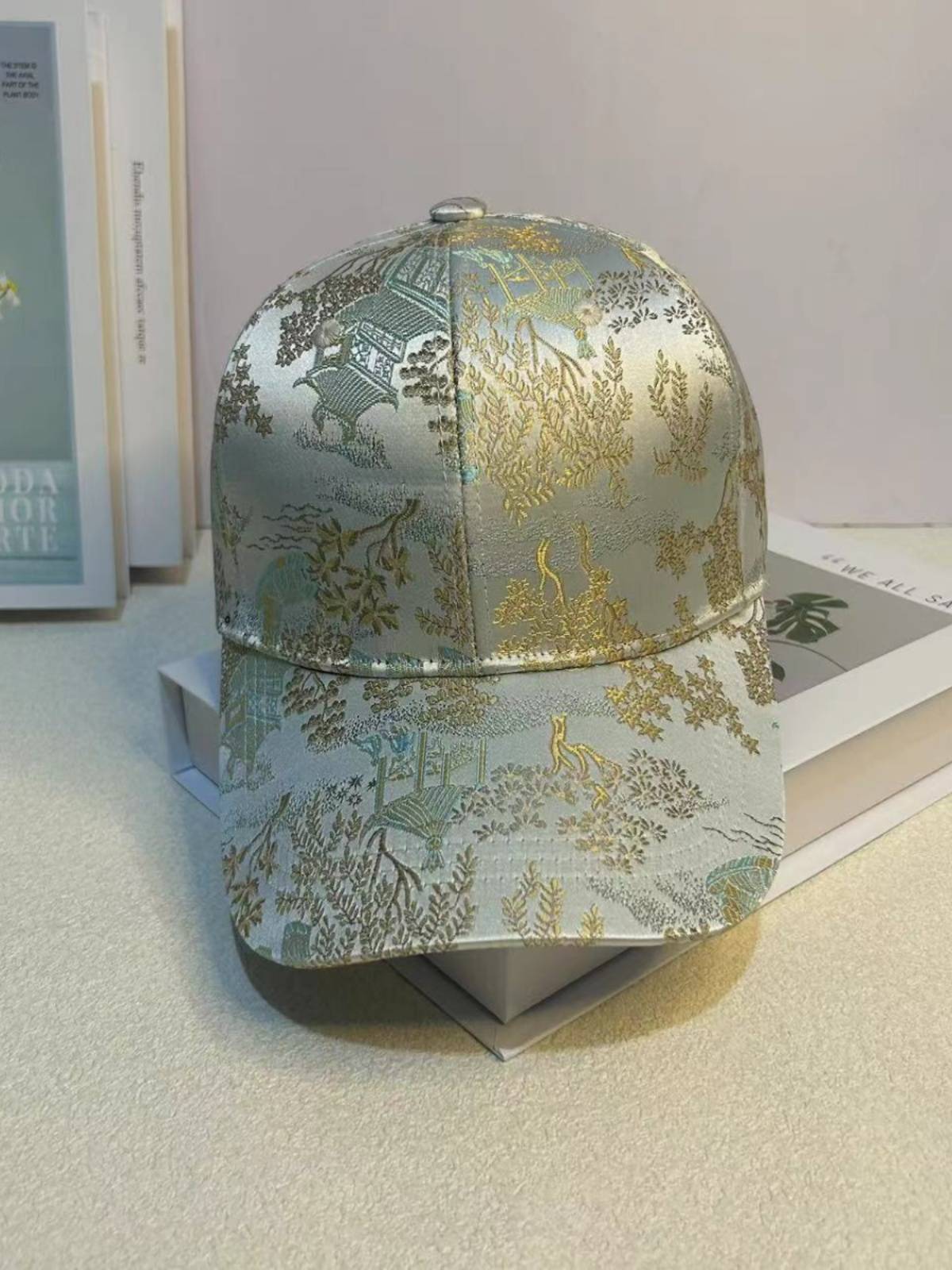 New product starting spring and summer Chinese national wind embroidery hard top baseball cap Female casual shopping fashion tide brand peaked cap