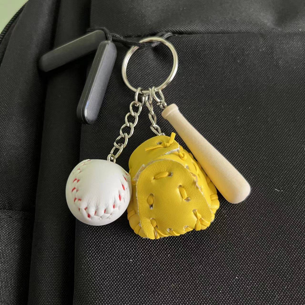 Three -in -2cm white ball yellow