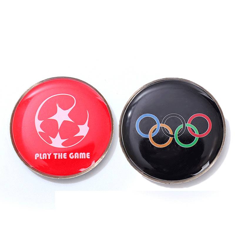 Soccer referee's red yellow hand and pen, yellow red picker whistle suit, professional referee's package