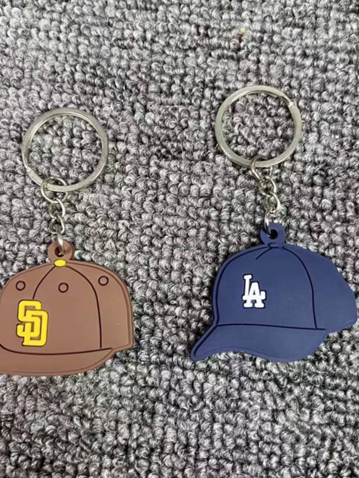 Export original single keychain baseball pendant pendant trinity Dodge Master Men and women, the same trend brand fashion versatile