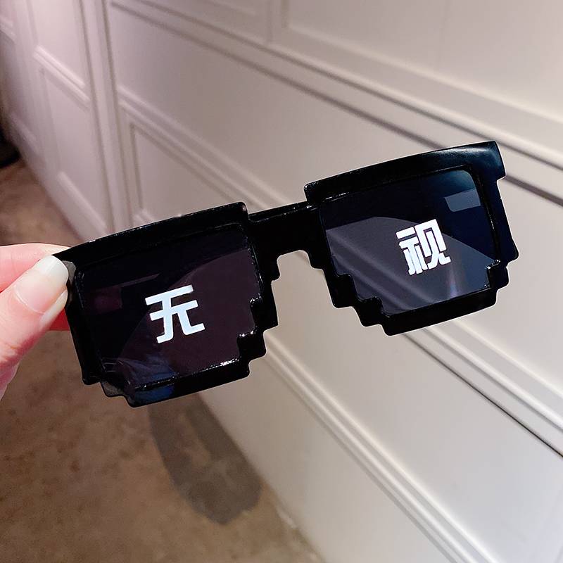 Black glasses-ignore