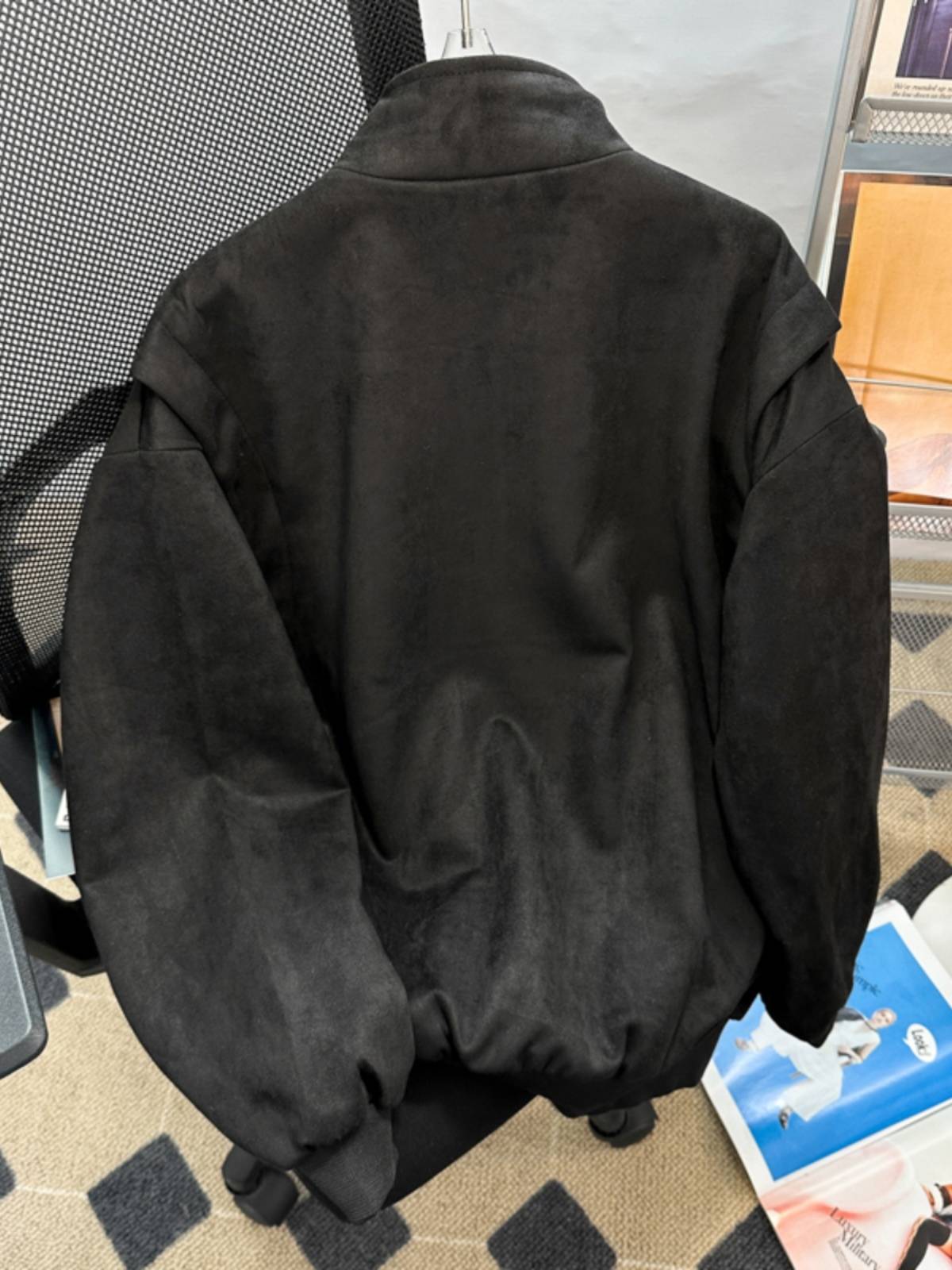 A tweezer coat, a stylish, American-style old jacket, and a baseball shirt