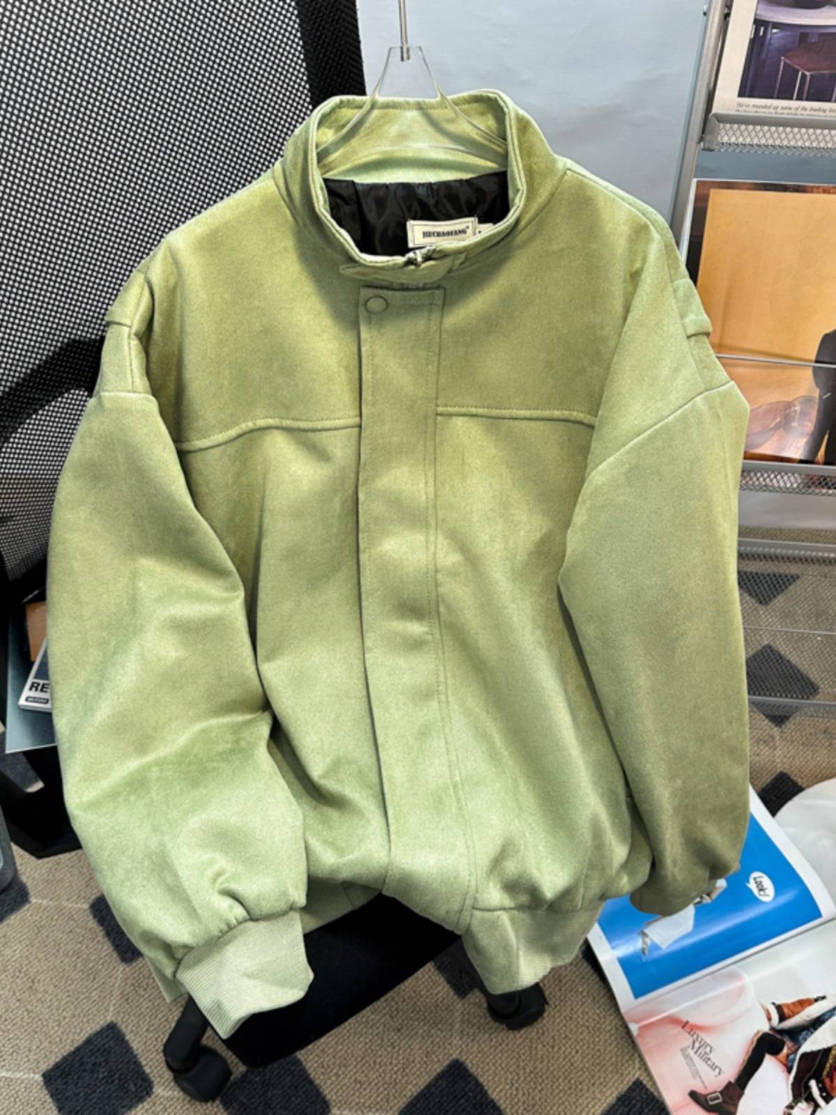 A tweezer coat, a stylish, American-style old jacket, and a baseball shirt