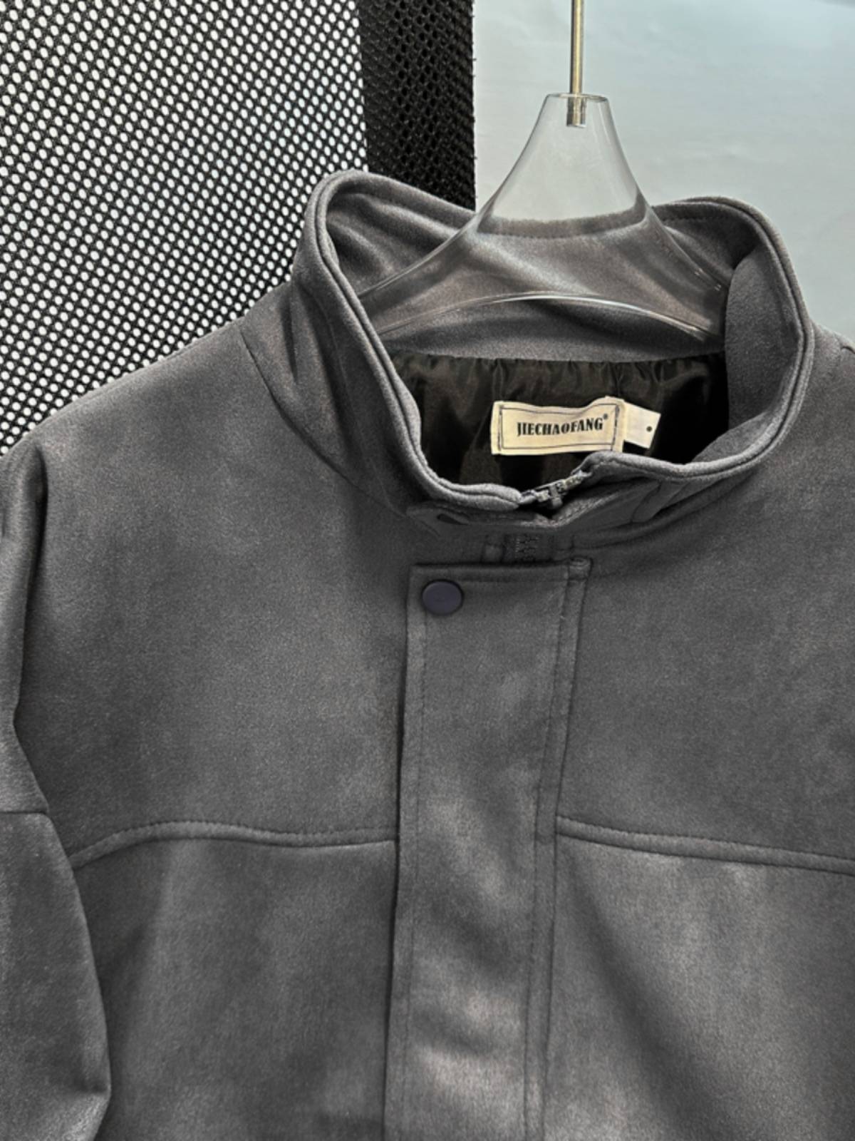 A tweezer coat, a stylish, American-style old jacket, and a baseball shirt