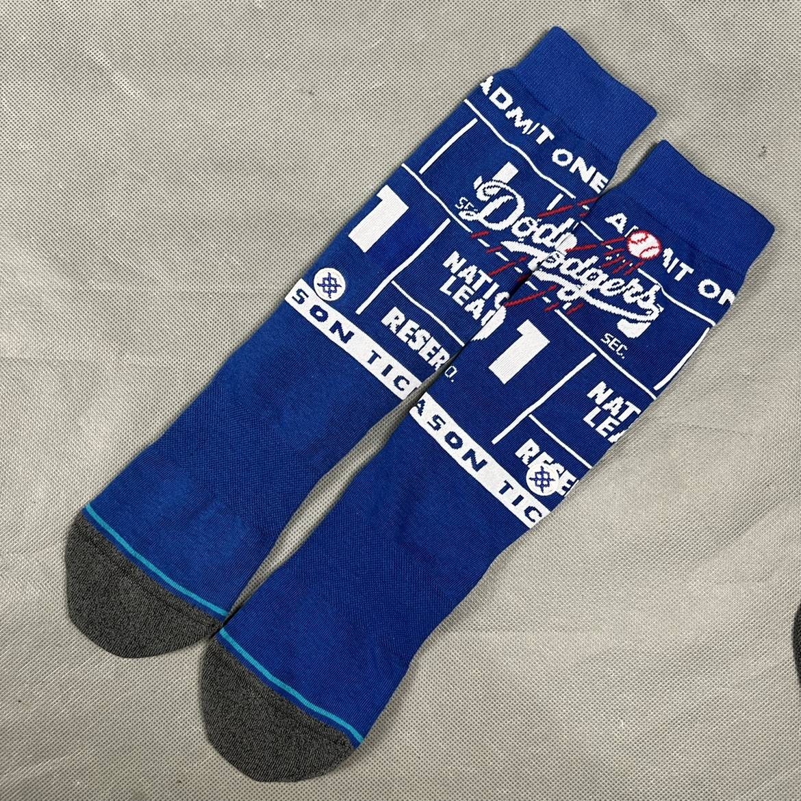 Beauty Baseball Dodge Red Sox Angel Mid -length Men's Women's Women's Tide Socks Flying Socks Baseball Stockings Sports socks