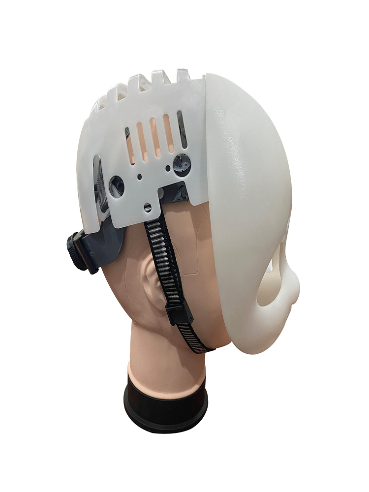 Beasts, bone bones with backbone helmets, biliary baseball caps lined with animal head brain brain material accessories, plastic head hood