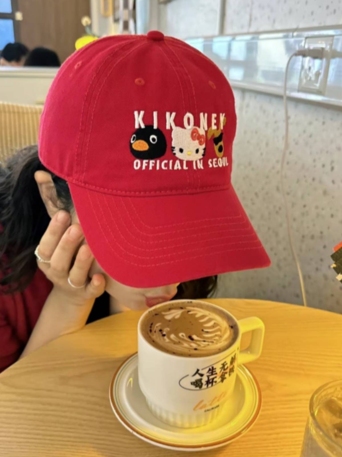 hellokitty red baseball hat American face face face little girl summer hello KT Katie cat peaked cap is red