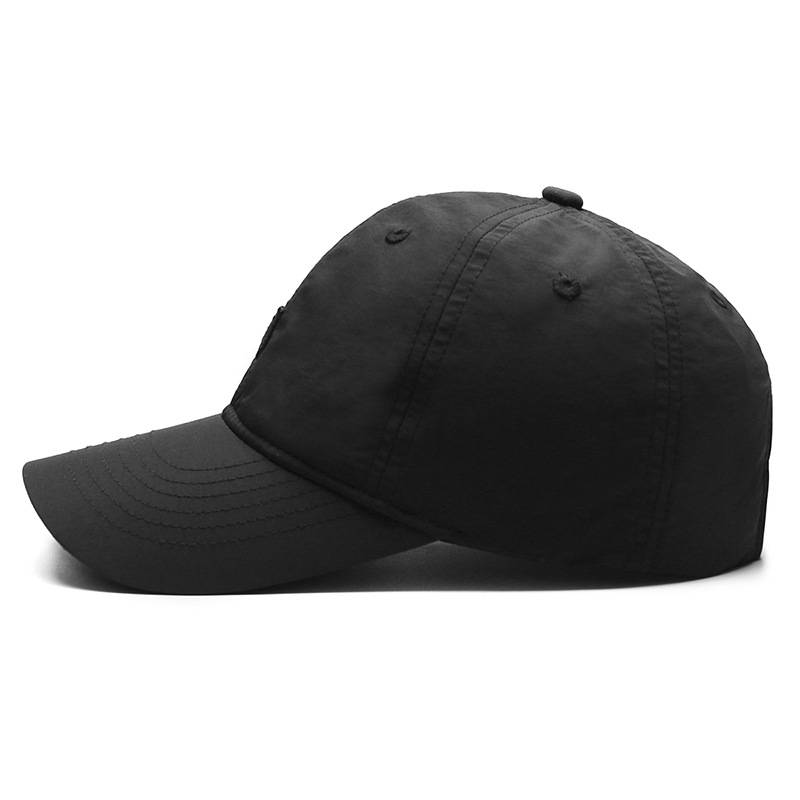 ♪ A man with a dry hat ♪