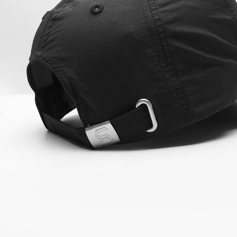 ♪ A man with a dry hat ♪