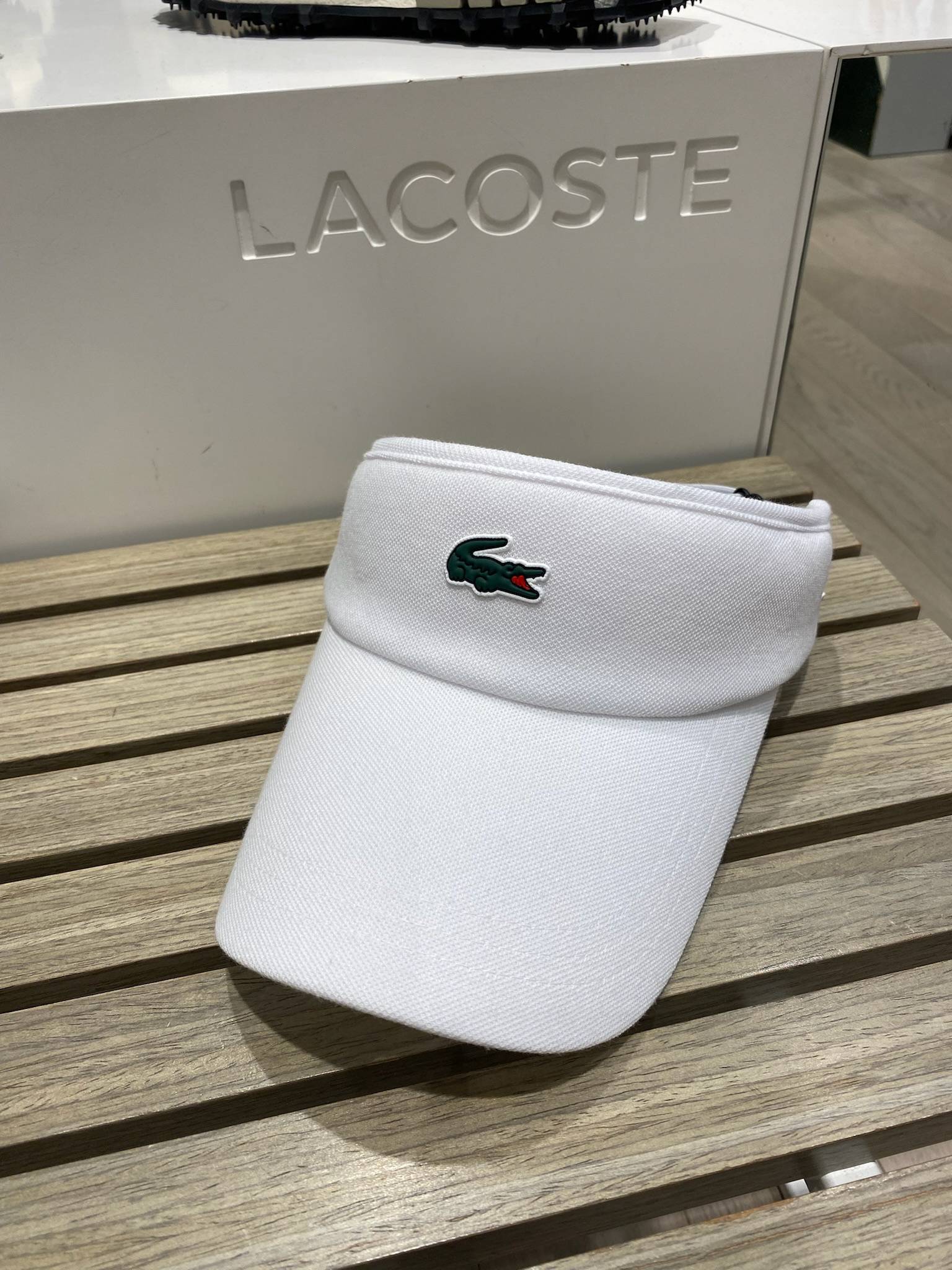 White (long brim hat)