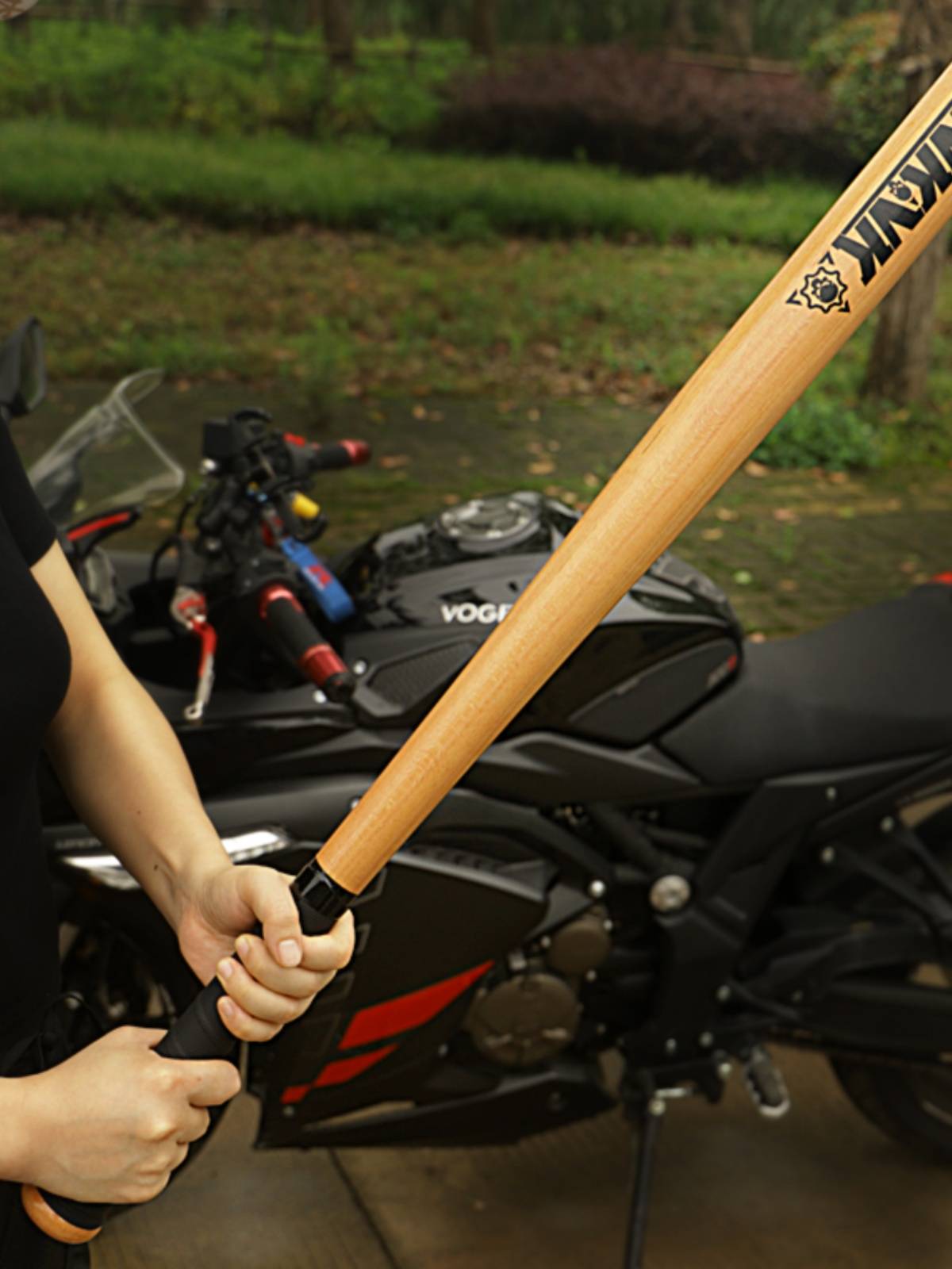 Wooden baseball sticks real -hearted baseball men's and women's car ultra -hard stick stick rods defense fighting legitimate defense weapons