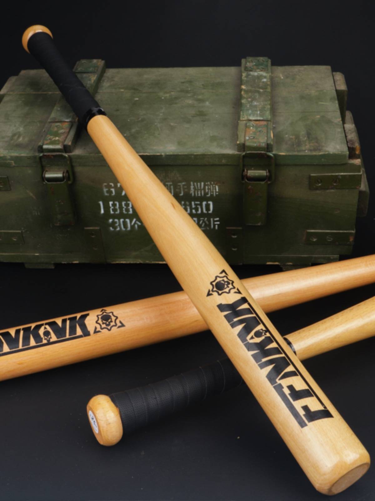 Wooden baseball sticks real -hearted baseball men's and women's car ultra -hard stick stick rods defense fighting legitimate defense weapons