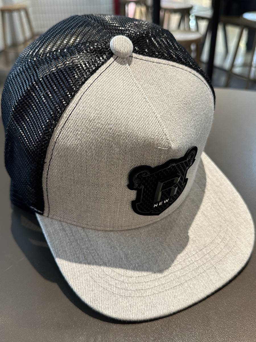 Net top flat hat Men's spring and summer hip -hop hip hip -hop trend net eye straight board hats female student sunshade baseball cap
