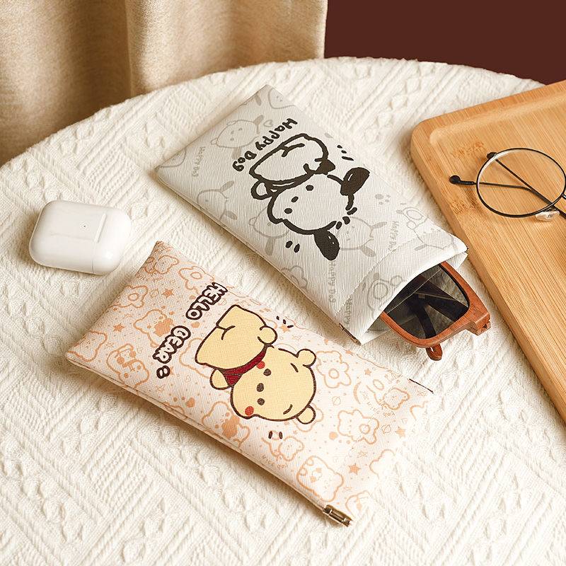 The black and white Papa's glasses bag, Vinnie's with the glasses bag, the automatic closed-off bag, and the anti-pressure glasses bag