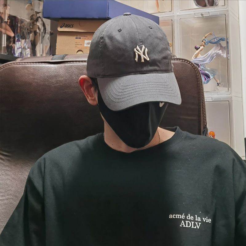 Korean mlb is a baseball cap couple