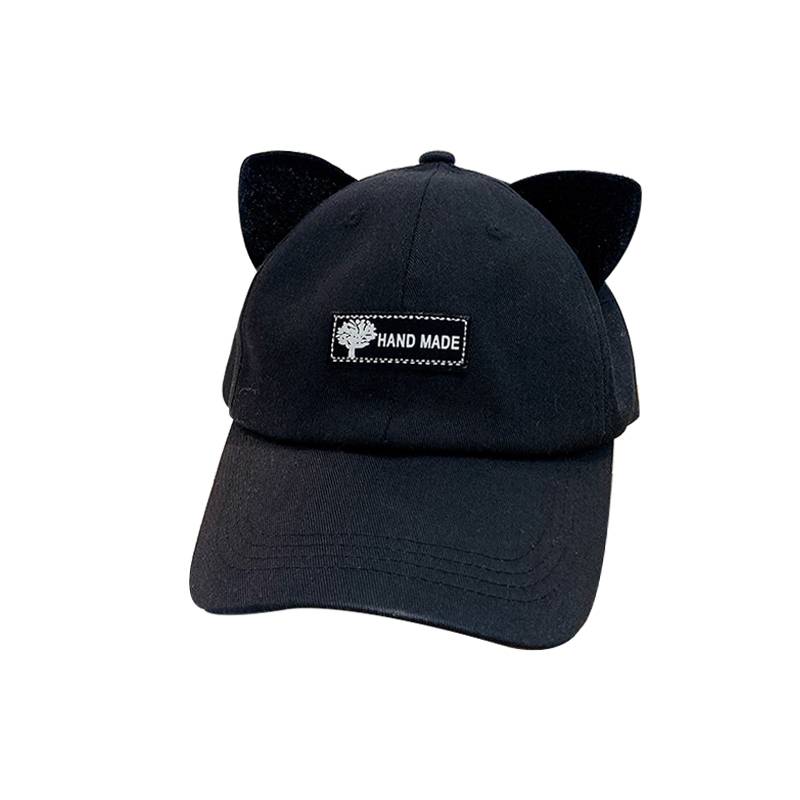 The pilot's eyeglass baseball hat, the cute cat's ear