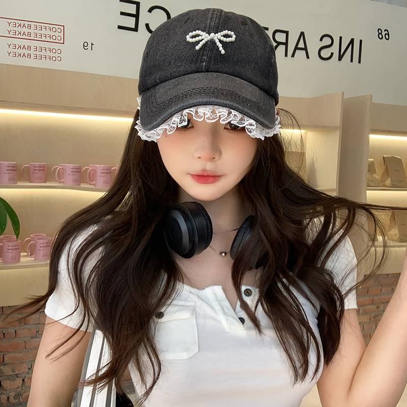 The Korean lace-side cowboy baseball cap girl with a big head around the face of a duck tongue cap and a pearl butterflies hat
