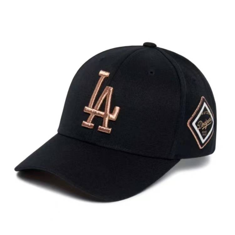 KOREA'S MLB'S BRAND-NEW BASEBALL CAP, WITH A HARD-TOP EMBROIDERY GOLD MEDAL