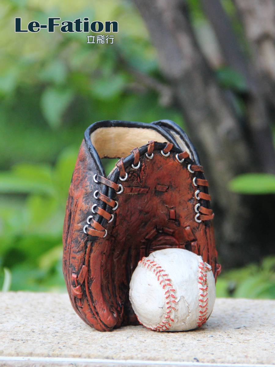 Creative three -dimensional relief custom baseball glove gift decoration pen holder competition commemorative birthday gift soft furnishings