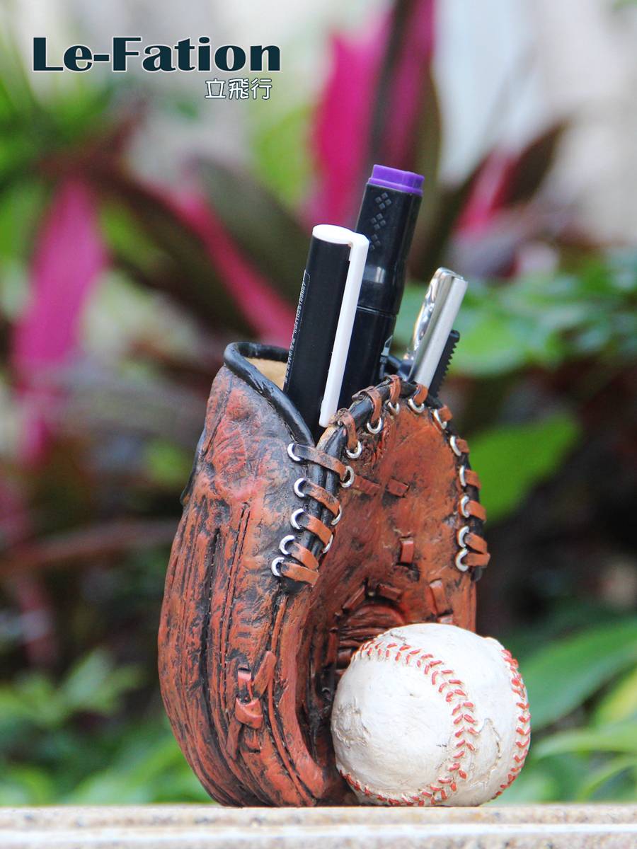 Creative three -dimensional relief custom baseball glove gift decoration pen holder competition commemorative birthday gift soft furnishings