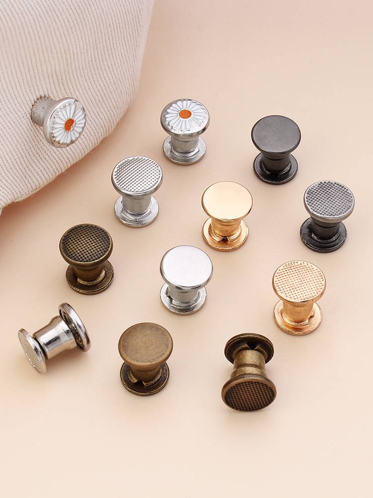 Press the buckle of the sewing hat, the alloy and the alloy, the duck tongue hat baseball, the sun hat mask, the special hand presses the buckle