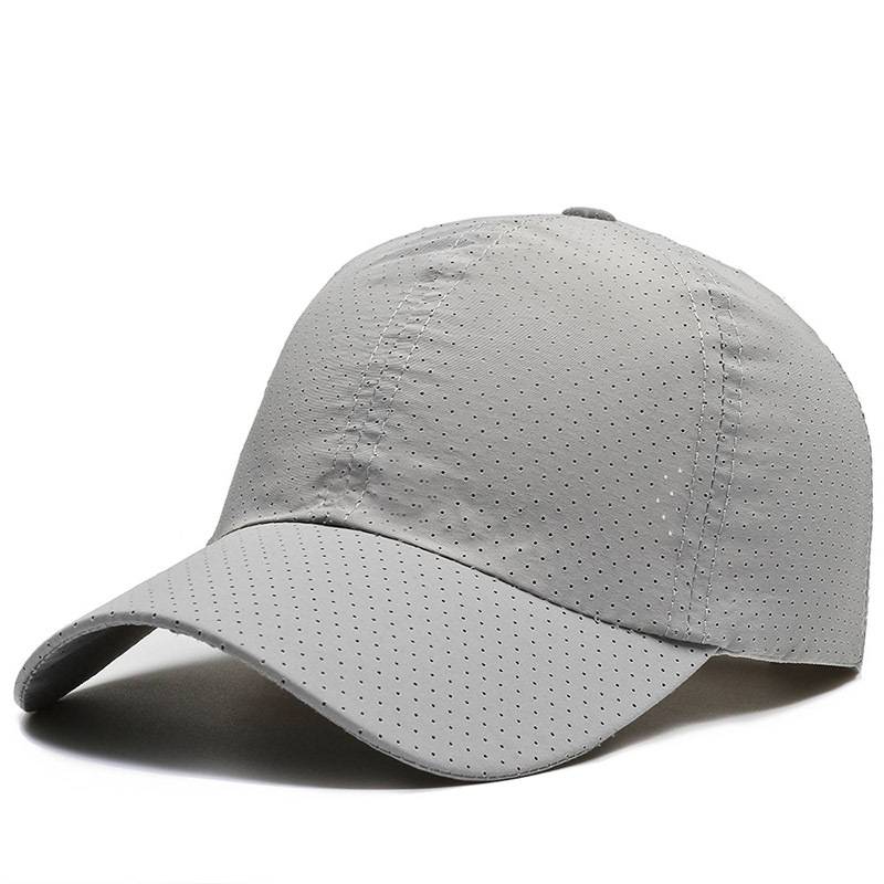 A hot-dry baseball hat man who spends his summers in thin air to protect the sun. Fish duck tongue cap
