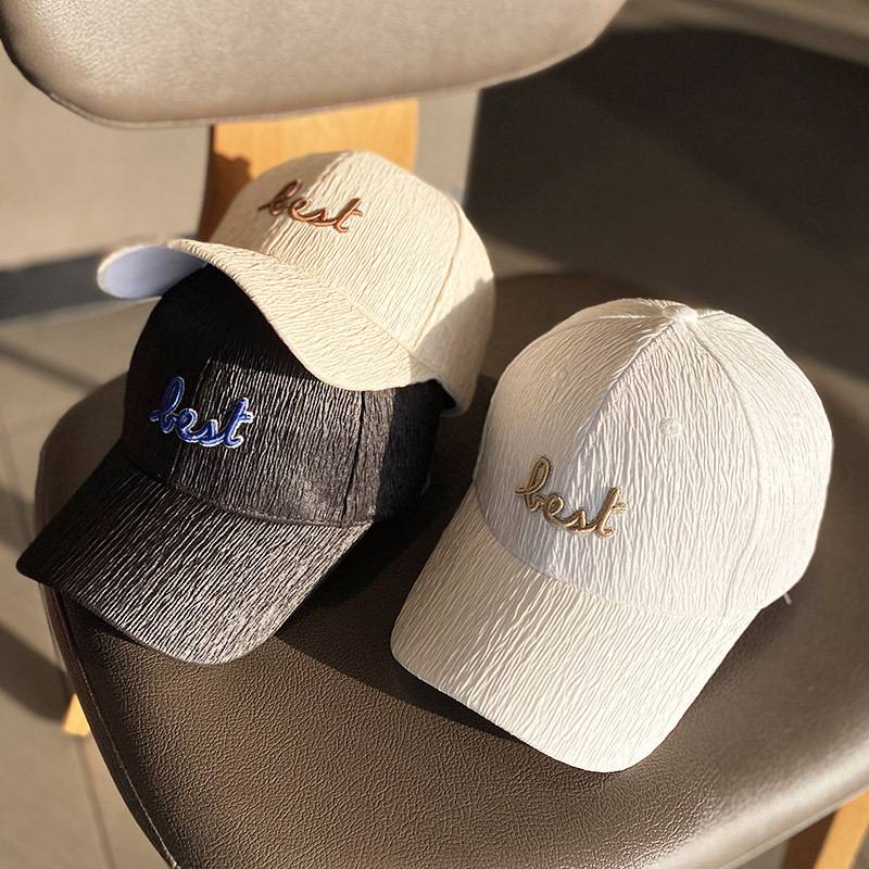 The Korean embroidery hats in the summer with sun-proof duck tongue caps and UV-protected baseball hat couples