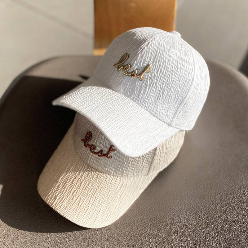 The Korean embroidery hats in the summer with sun-proof duck tongue caps and UV-protected baseball hat couples