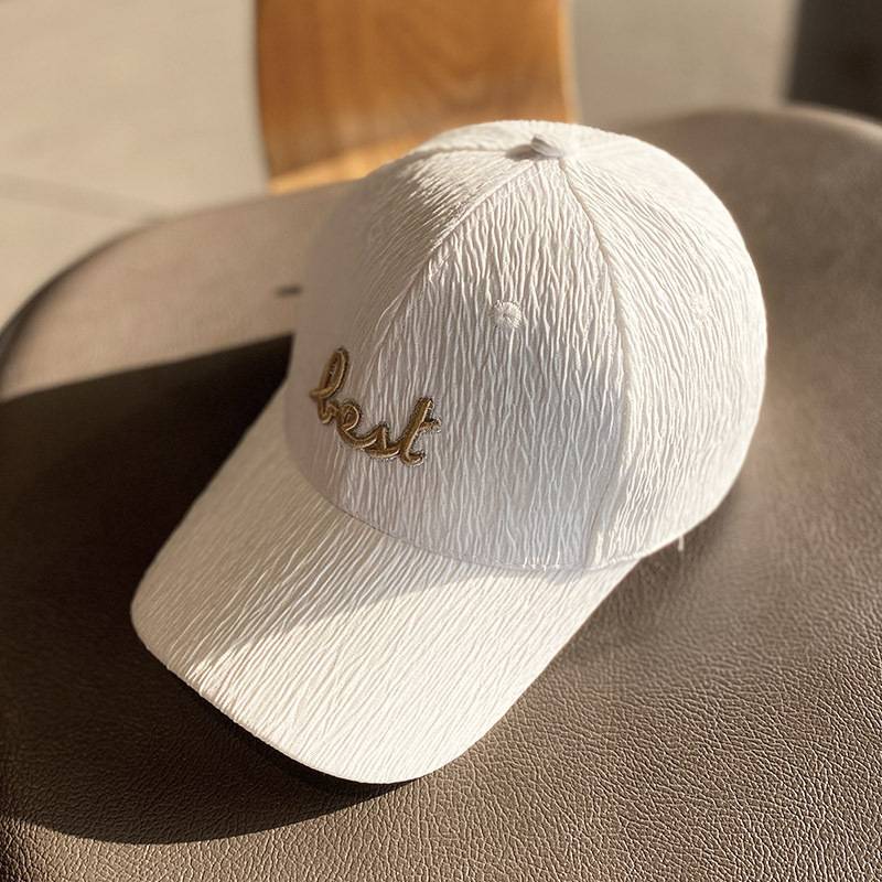 The Korean embroidery hats in the summer with sun-proof duck tongue caps and UV-protected baseball hat couples